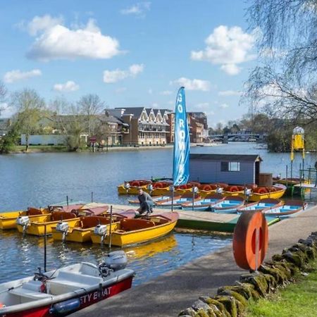 Beautiful Windsor 2 Bed, Perfect Location, 5 Mins Walk To Centre, Free Parking, Legoland, Ascot Lägenhet Exteriör bild