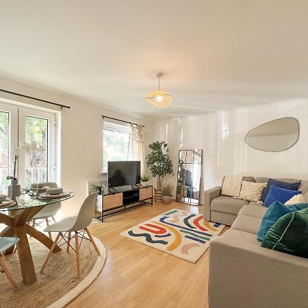 Beautiful Windsor 2 Bed, Perfect Location, 5 Mins Walk To Centre, Free Parking, Legoland, Ascot Lägenhet Exteriör bild