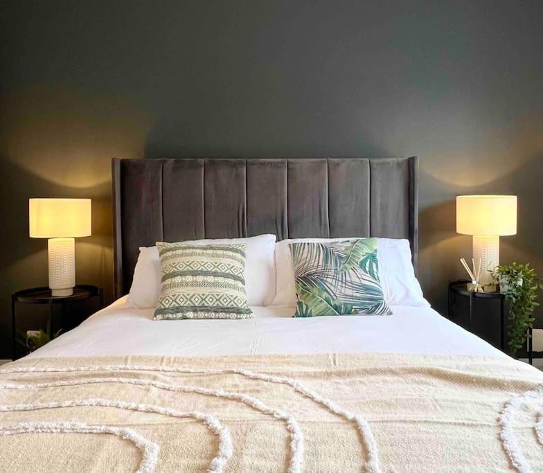 Beautiful Windsor 2 Bed, Perfect Location, 5 Mins Walk To Centre, Free Parking, Legoland, Ascot Lägenhet Exteriör bild