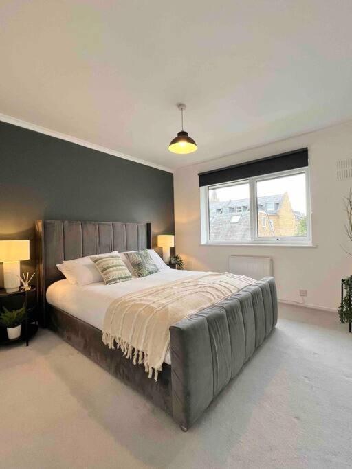 Beautiful Windsor 2 Bed, Perfect Location, 5 Mins Walk To Centre, Free Parking, Legoland, Ascot Lägenhet Exteriör bild