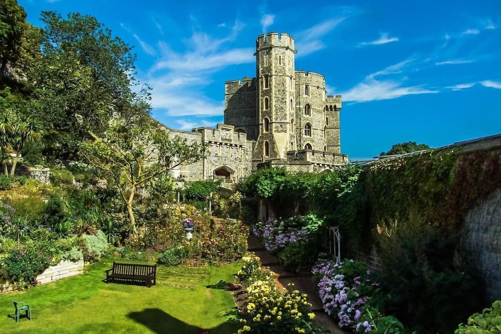 Beautiful Windsor 2 Bed, Perfect Location, 5 Mins Walk To Centre, Free Parking, Legoland, Ascot Lägenhet Exteriör bild