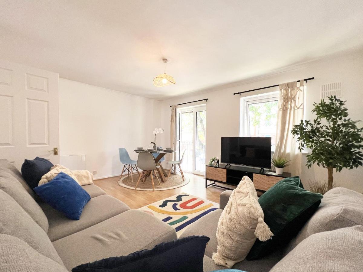 Beautiful Windsor 2 Bed, Perfect Location, 5 Mins Walk To Centre, Free Parking, Legoland, Ascot Lägenhet Exteriör bild